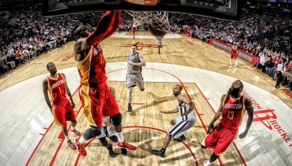 开云体育-体坛一夜风云，费耶诺德黯然出局，NBA加时鏖战，西汉姆联跨界备战CBA引热议